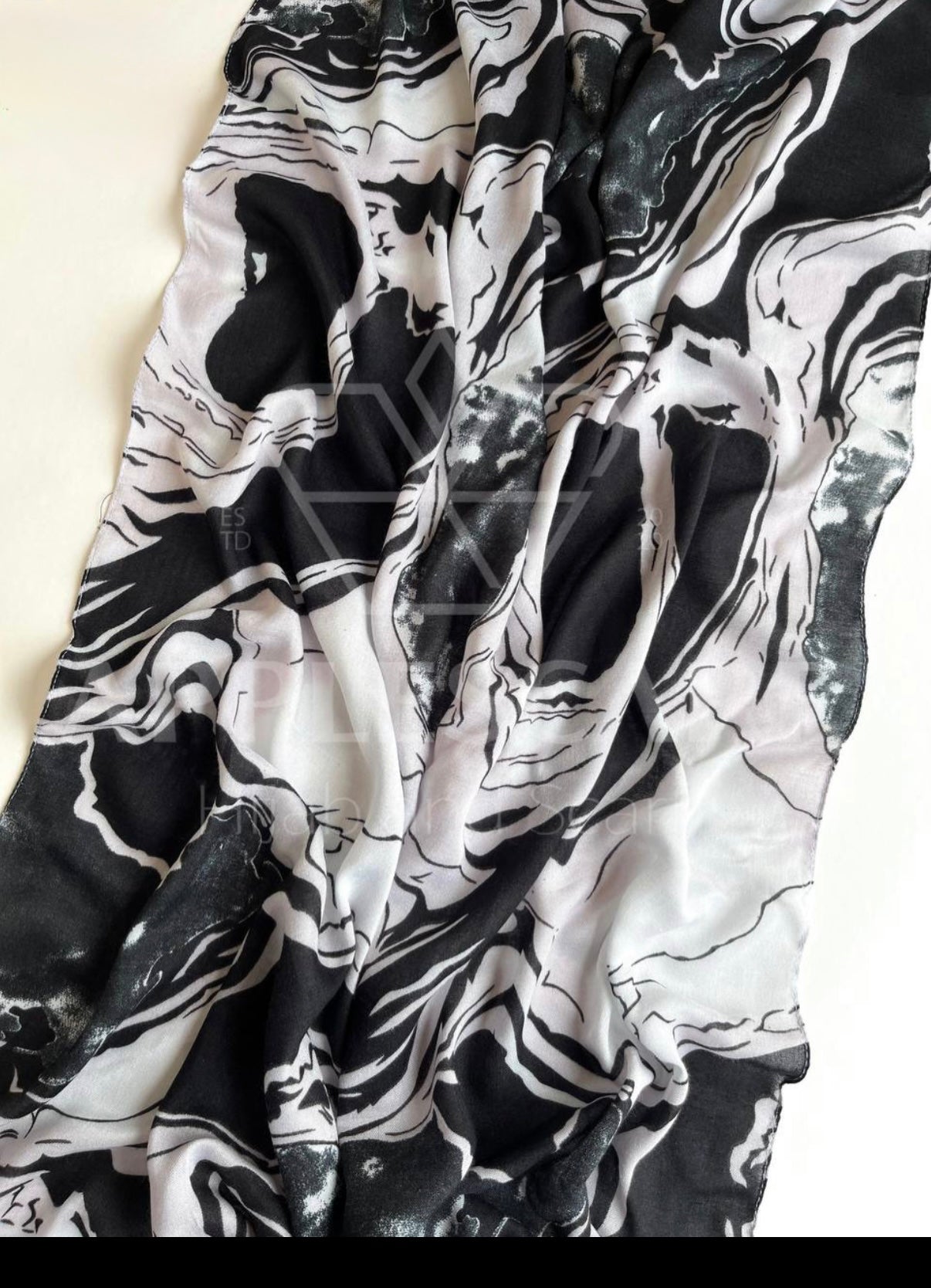 Midnight Marble model hijab