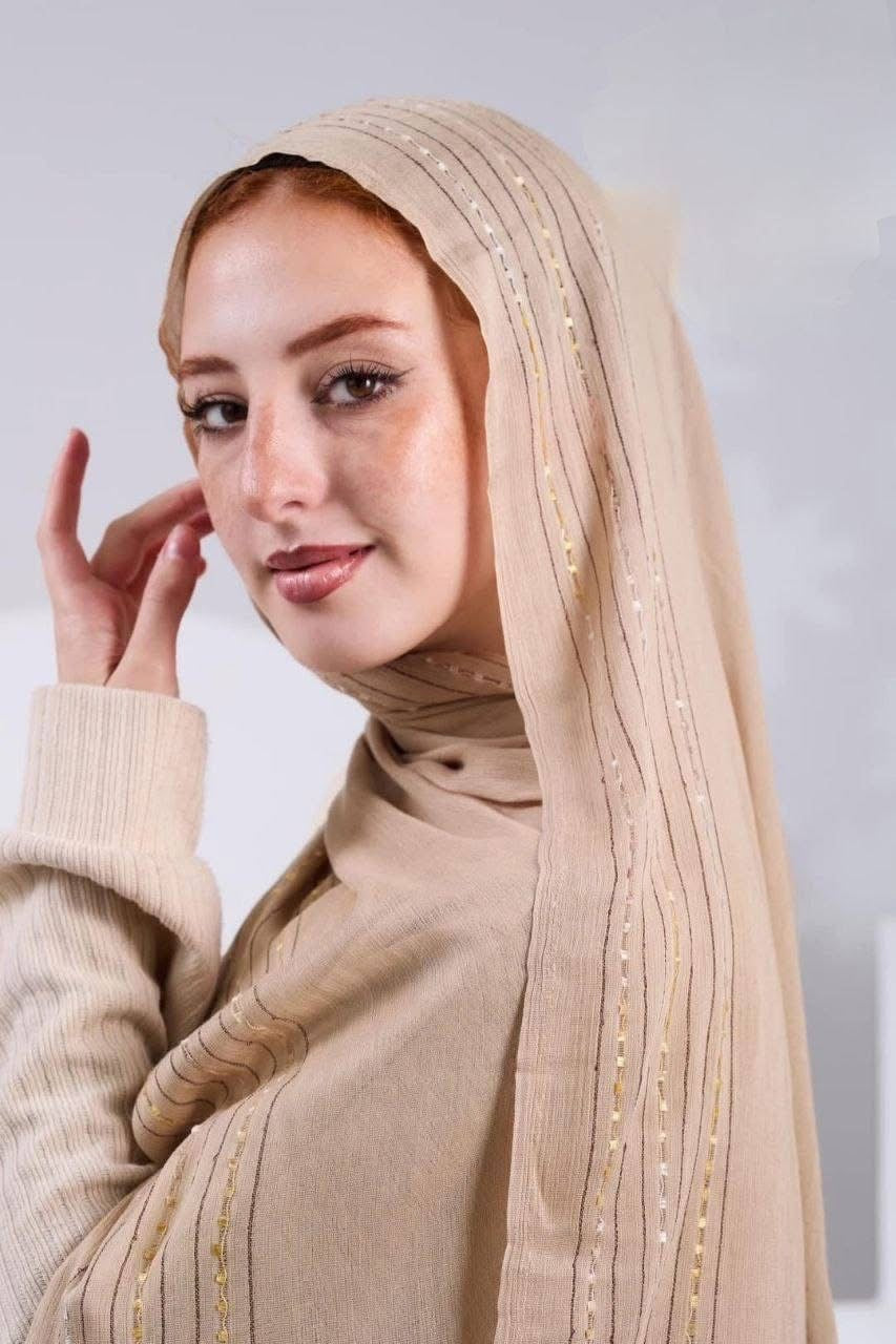 Model embroidery hijab