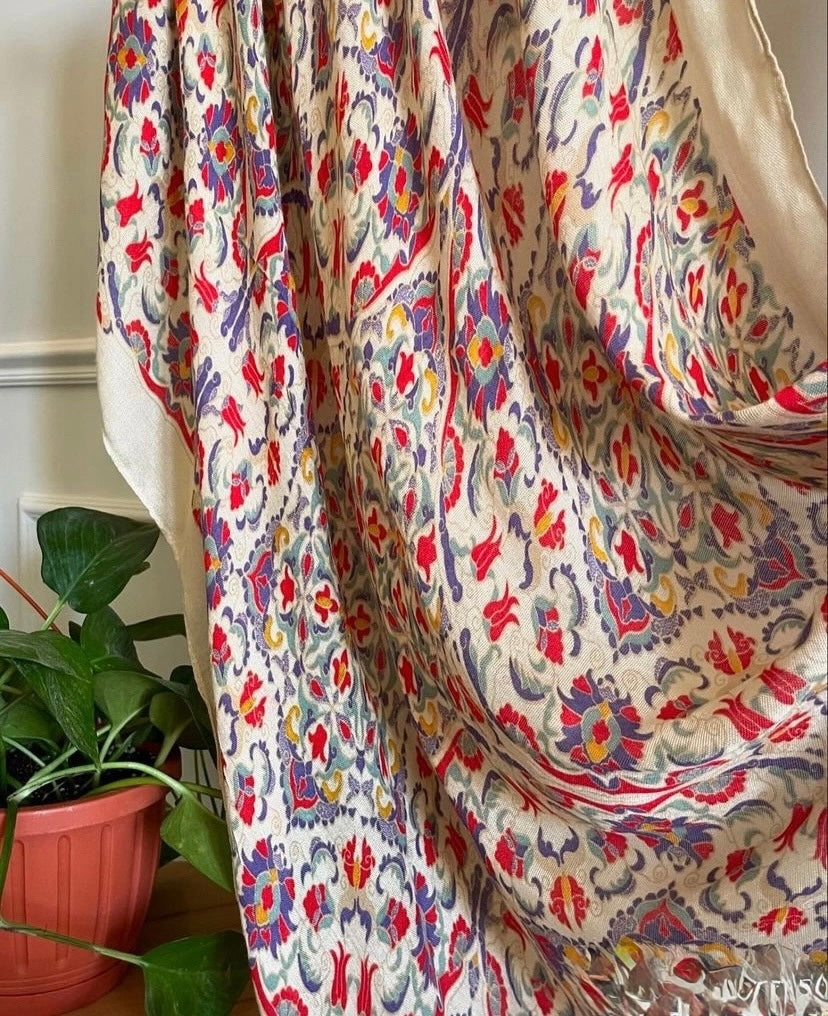 Ikat pattern model hijab