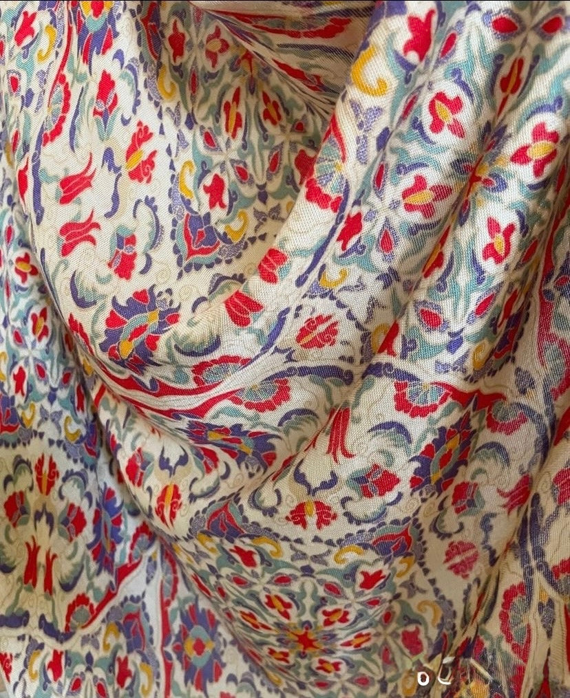 Ikat pattern model hijab