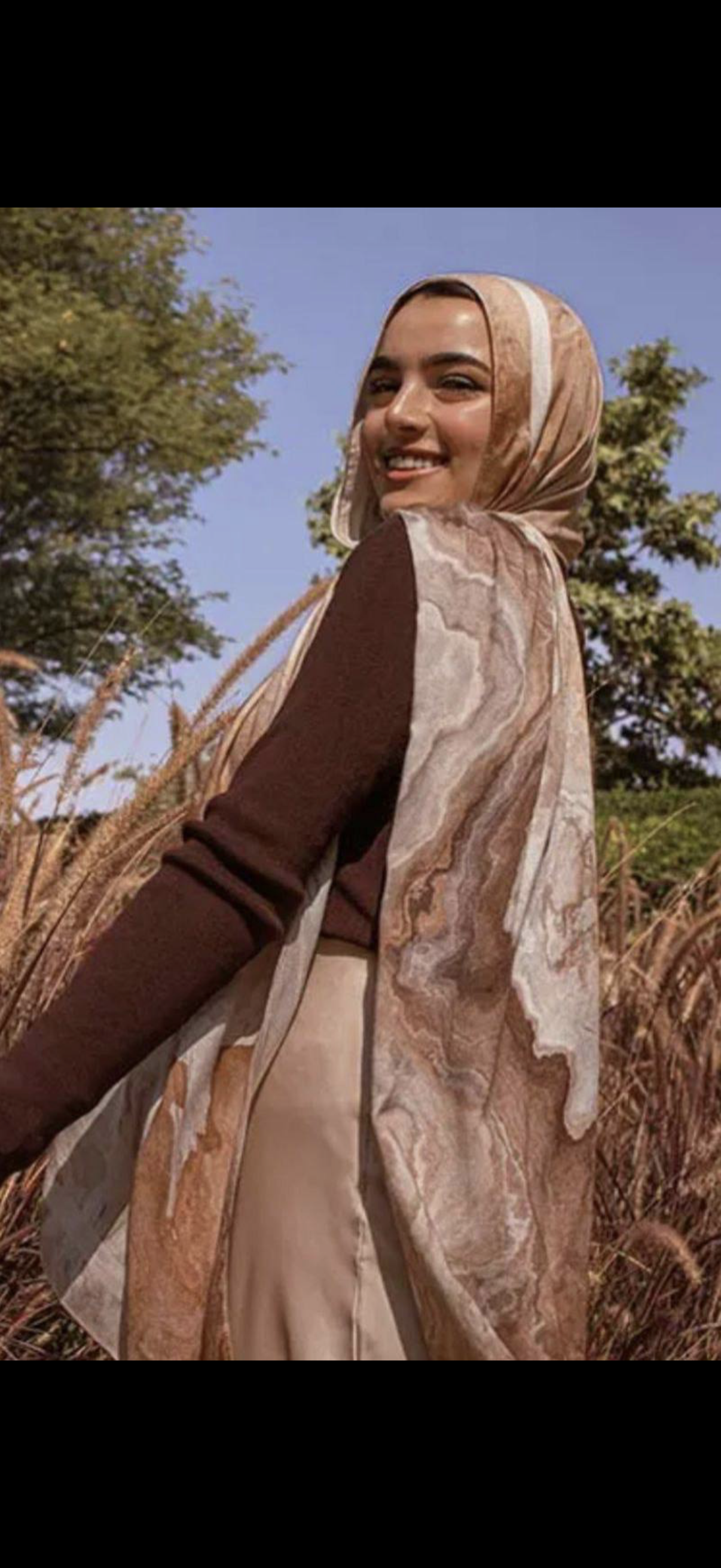 Desert Horizon Marble Wrap model hijab