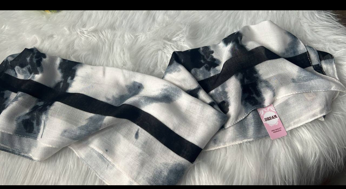 Marble model hijab